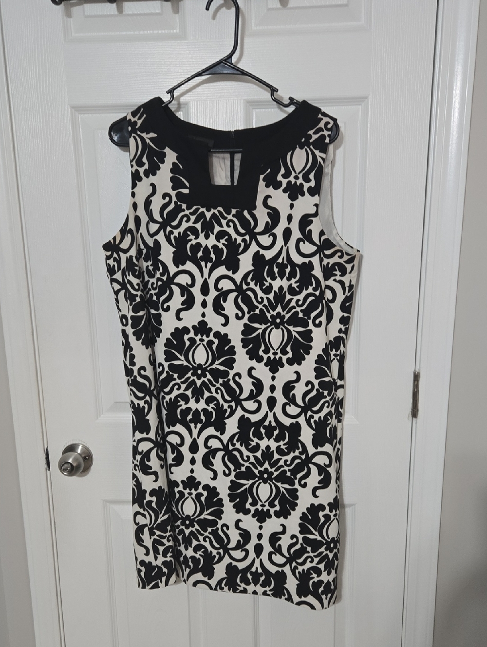 Sleeveless Black and White Damask Shift Dress